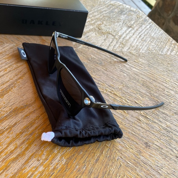 Oakley Prizm Grey #0009451 - Picture 3 of 6